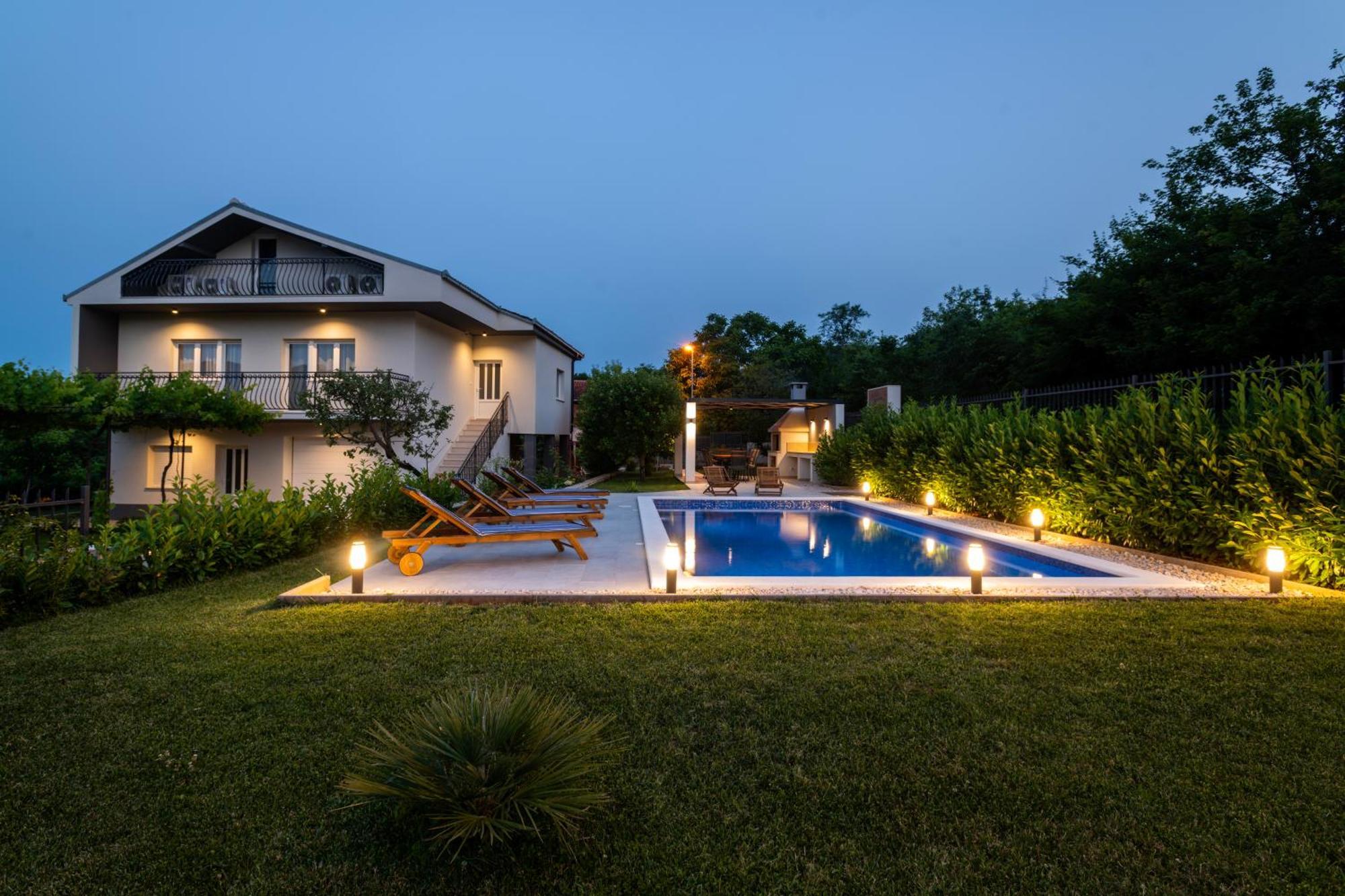 Villa Latica Dicmo Esterno foto