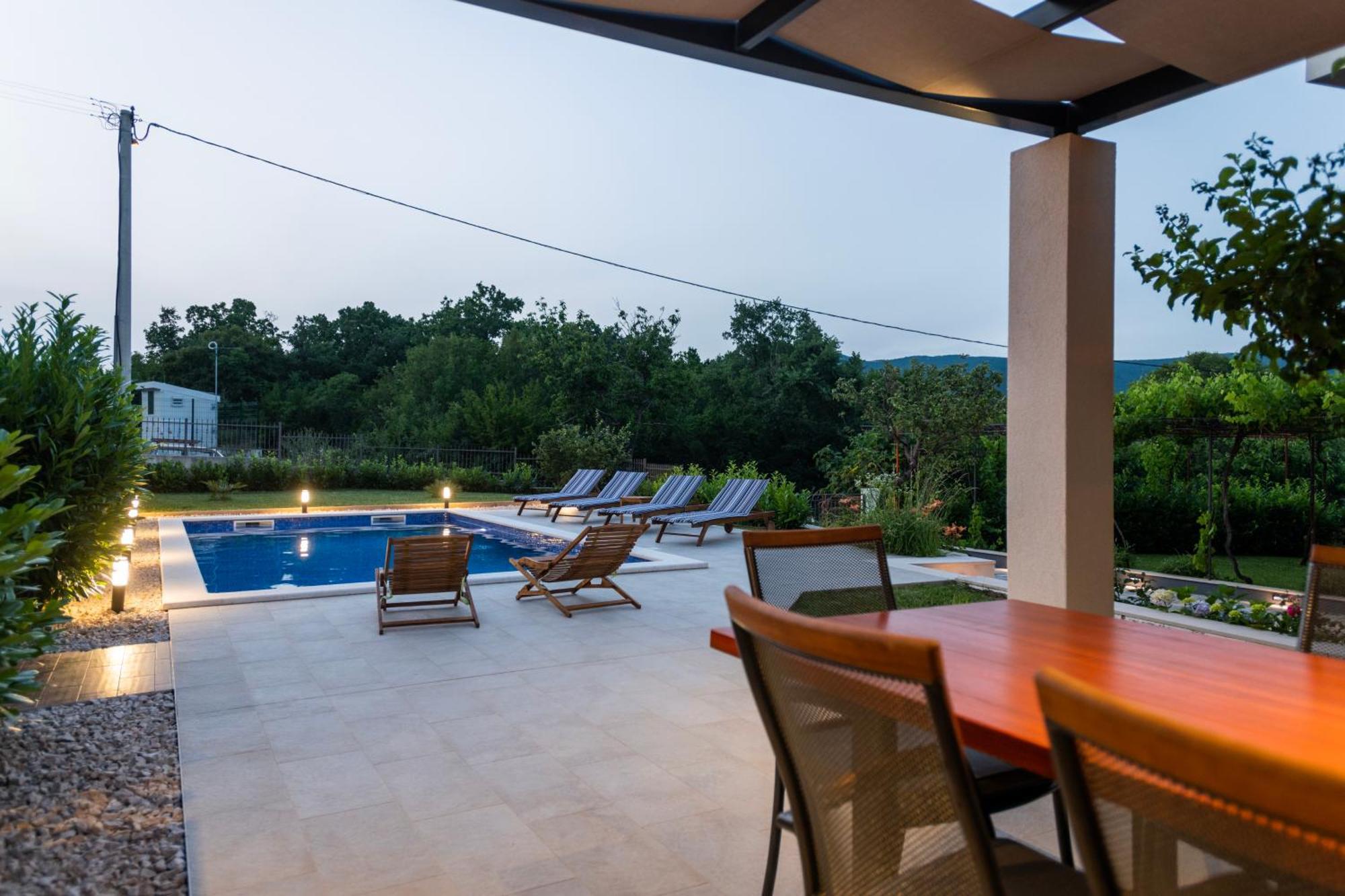 Villa Latica Dicmo Esterno foto