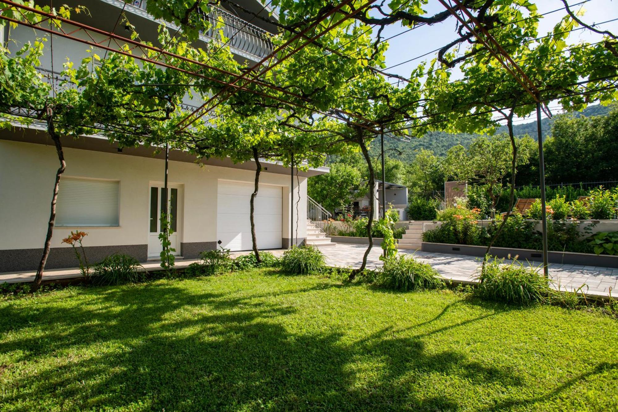 Villa Latica Dicmo Esterno foto