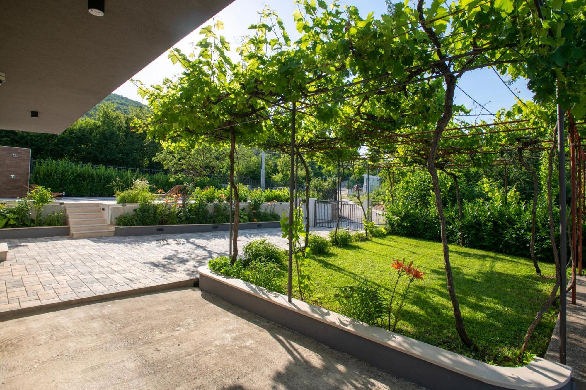 Villa Latica Dicmo Esterno foto