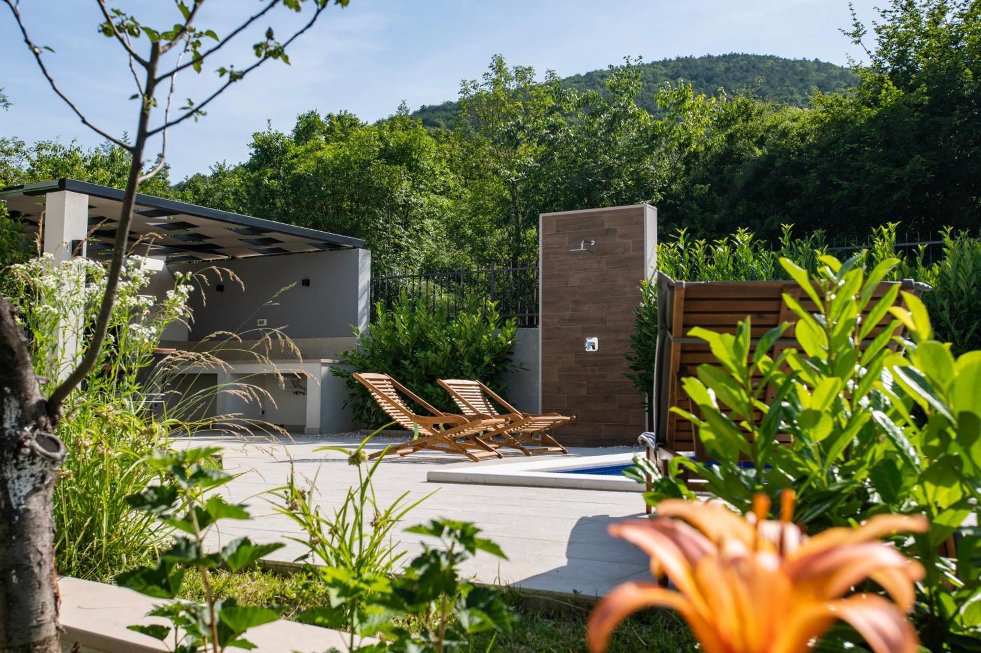 Villa Latica Dicmo Esterno foto