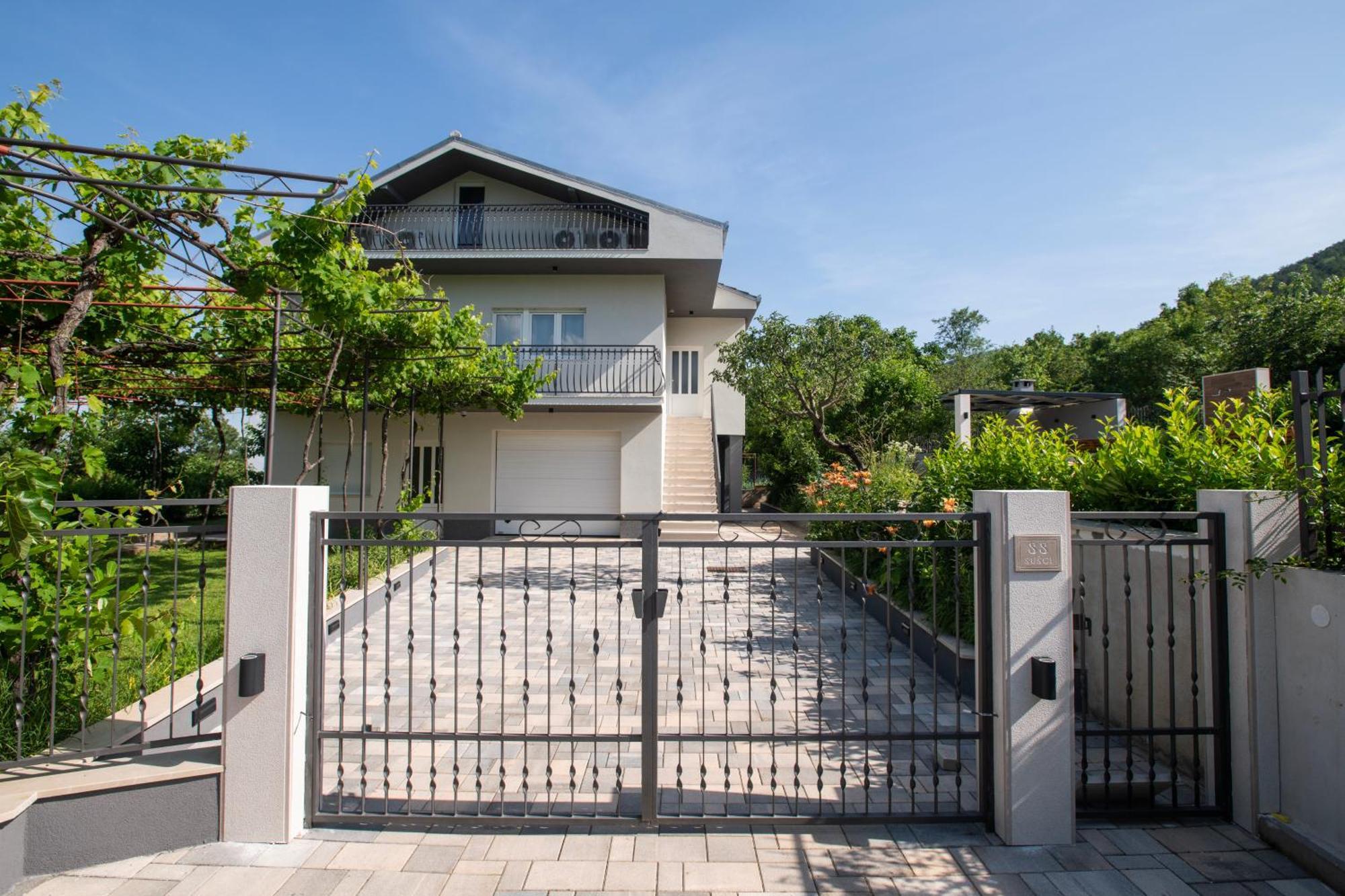 Villa Latica Dicmo Esterno foto