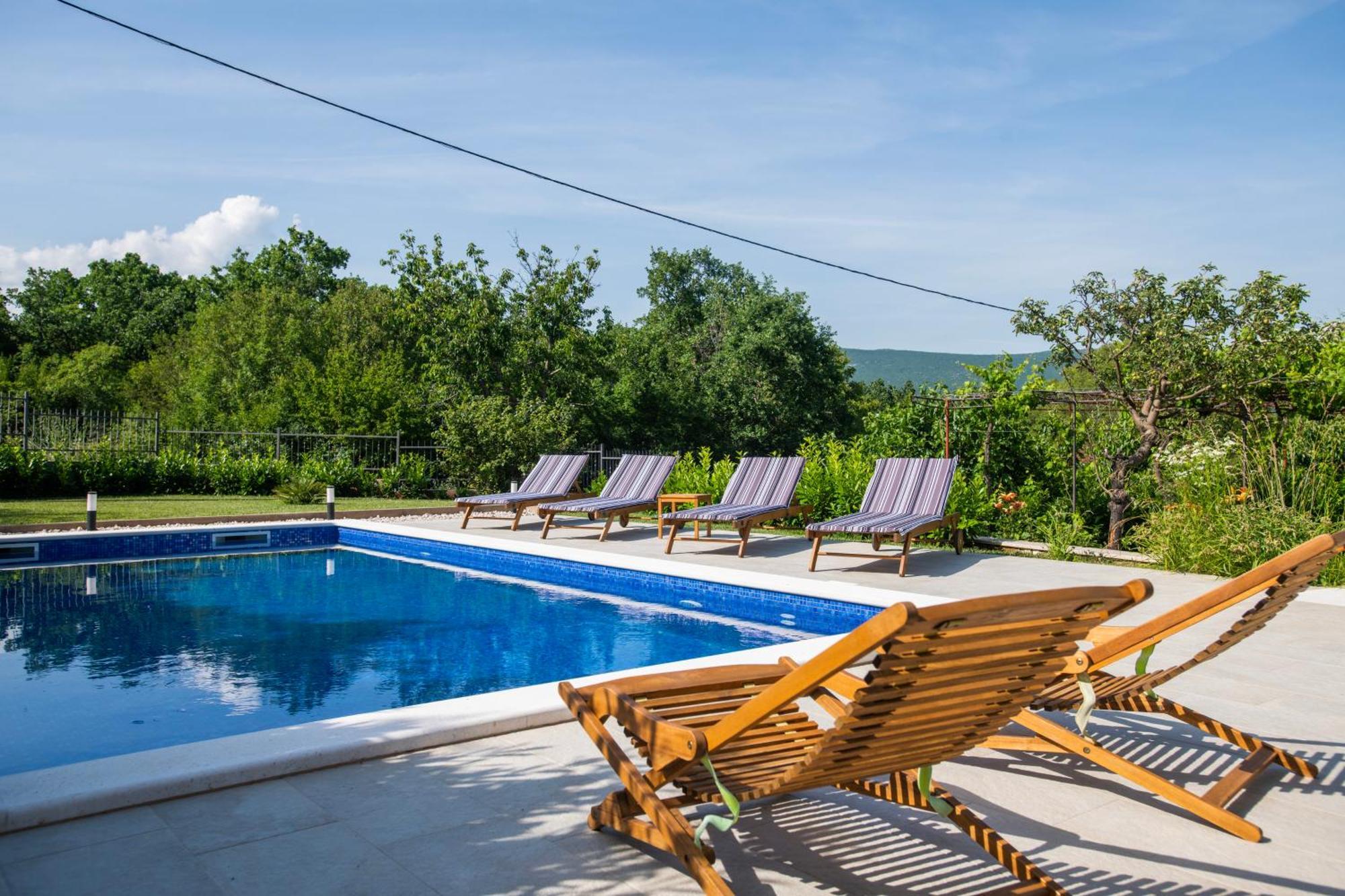 Villa Latica Dicmo Esterno foto